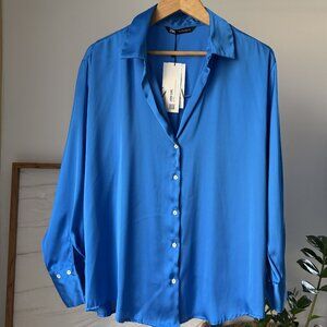 Gorgeous women's ZARA top, size Large.  Gently worn, great condition!  Measureme